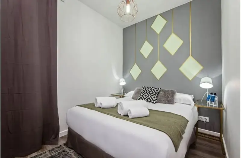 Apartamento 4 Dormitorios 1 Ba															
															
															
															
															
															
															
														ño Barcelona