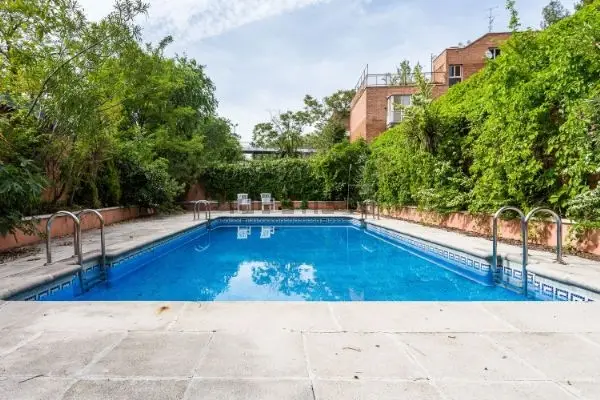 Piso en Arturo Soria con 2 Plazas de Garaje y Piscina