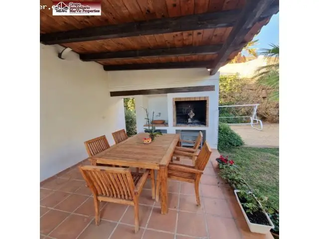 Chalet en Sierra Cortina Finestrat con Piscina y Vistas al Mar