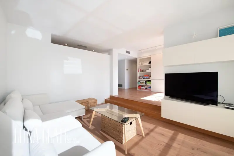 Atico en Gava Mar con Rooftop Privado y Vistas al Mar