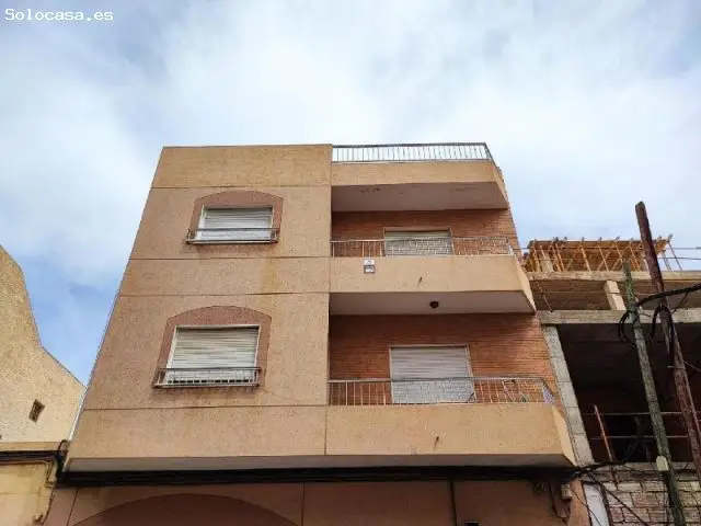 Piso A La Venta En Almería Con Terraza Y 4 Habitaciones