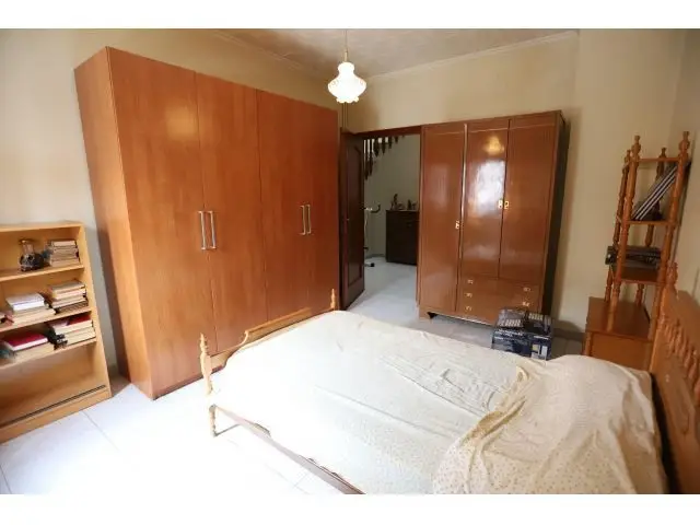 Casa en venta con 318m2 de parcela y patio de 175m2