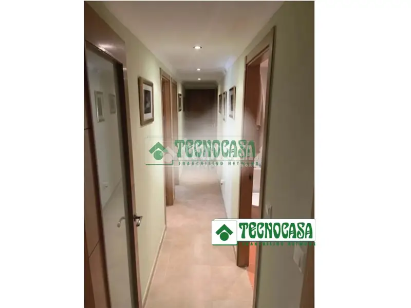 Piso en Venta en Sevilla VPO 4 Dormitorios 2 Baños Piscina