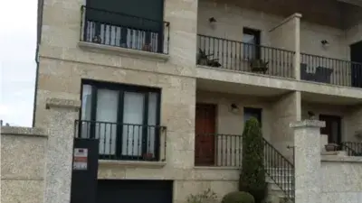 Chalet en Alquiler Anual en Nigran con Piscina y Jardin