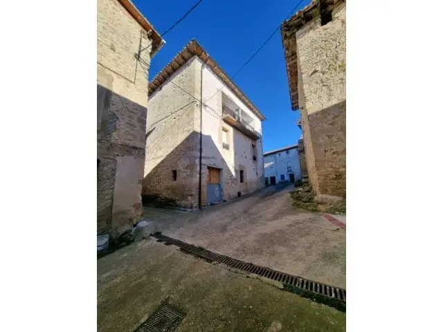 Casa en Arroyuelo Trespaderne con Patio y Garaje