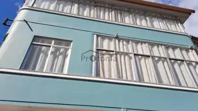 Casa en Venta en Cambre Centro con Local Comercial