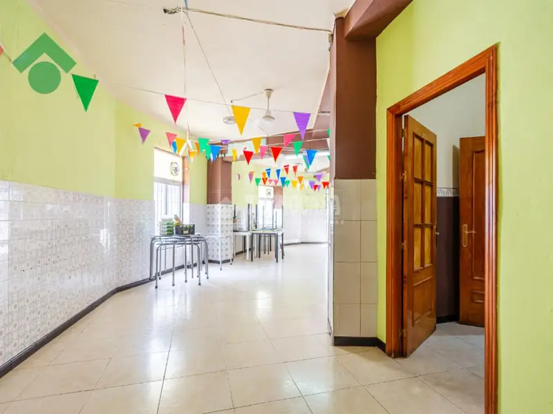 Casa en Venta en Almáchar Centro: Local o Vivienda