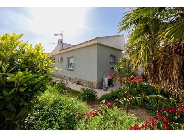 Chalet con Piscina en El Chaparral