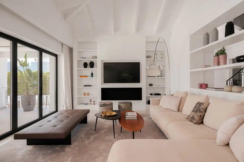 Villa de Lujo en Marbella con Vistas al Mar y Golf