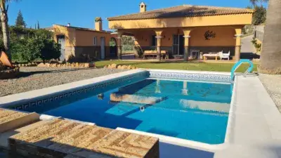 Chalet en Alquiler cerca de Málaga - Piscina y Jardín