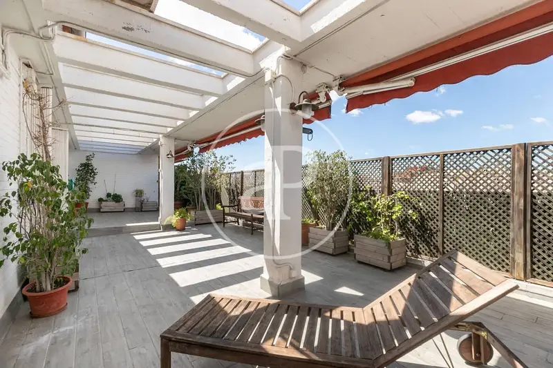 Atico en Les Corts con terraza 60m2 3 habitaciones Parking