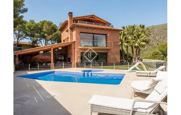 Villa de Lujo en Castelldefels 600m² 5 Dormitorios