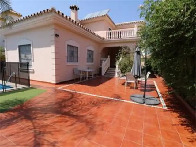 Casa-Villa de 6 Dormitorios en venta Torremolinos, España