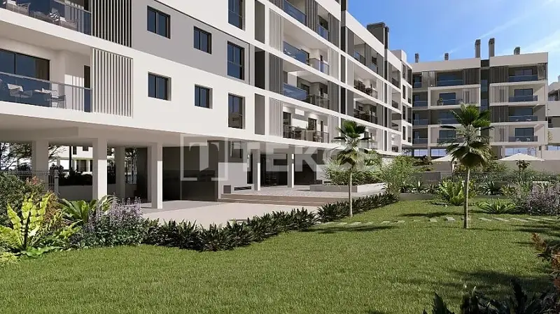 Apartamentos Elegantes con Piscina y Parking Privado en Alicante