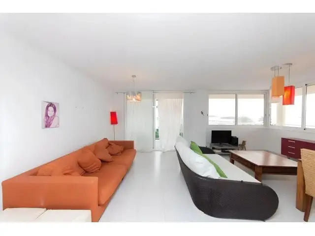 Alquiler Piso Playa dEn Bossa 3 habitaciones terraza 50m2