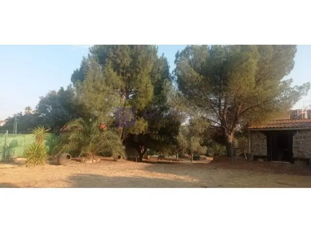 Parcela Urbana Las Arenas 1093m2 con Casita de Piedra