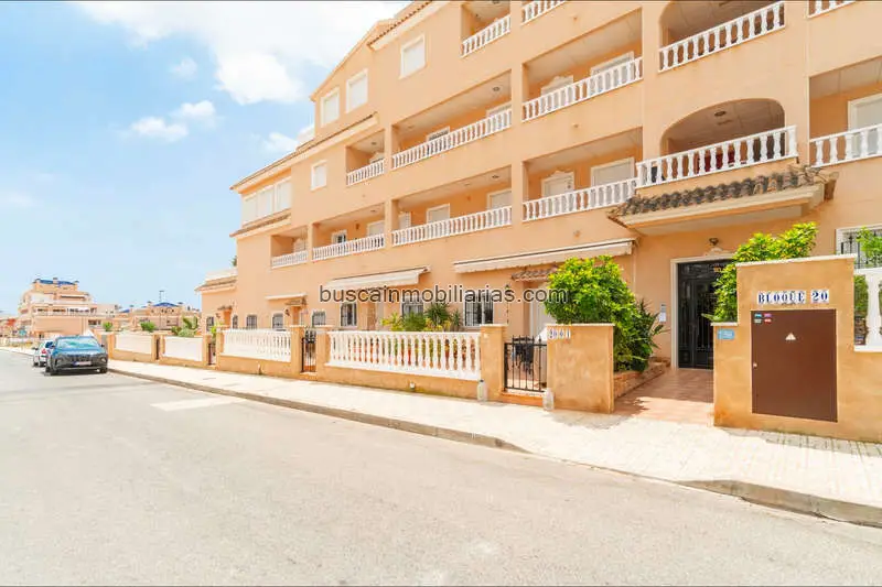 Apartamento en Orihuela Costa con 2 dormitorios y 3 piscinas
