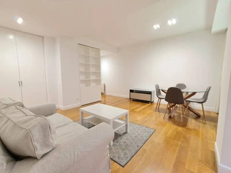 Piso en Alquiler Bilbao Ensanche: 2 Dormitorios Terraza