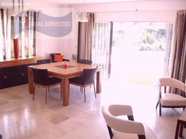 Se Alquila Villa Independiente En Una Zona Tranquila Con Magníficas Vistas Al