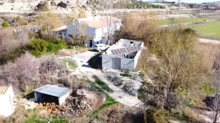 Cortijo con 4 Dormitorios y Establos en Venta