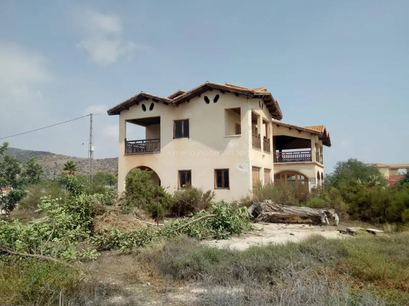 Chalet en Venta Jaravia Pulpi 7 Dormitorios 450m2