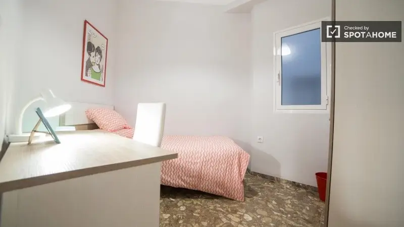 Apartamento 5 Dormitorios 1 Baño Valencia