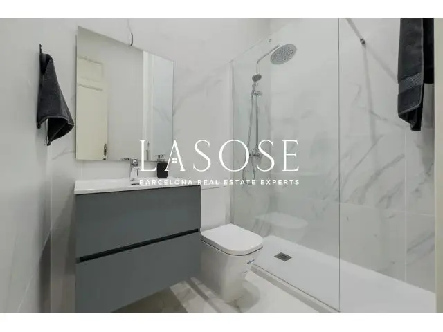 Elegante Piso Reformado en el Centro de Barcelona 3 habitaciones 2 baños