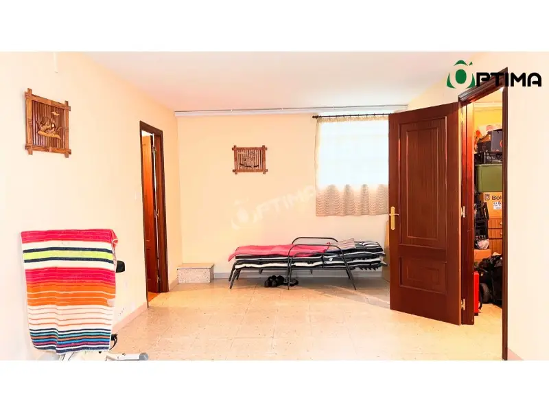 Chalet en Mesía Galicia con Trastero y Parcela Grande