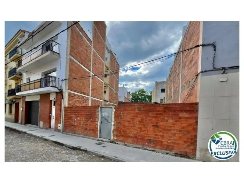 Venta Solar Centenys 215m2  A 200m del Mar