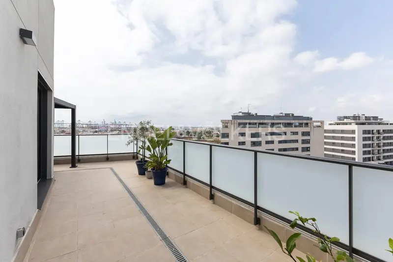 Ático de Lujo en La Punta Valencia con Terraza y Vistas