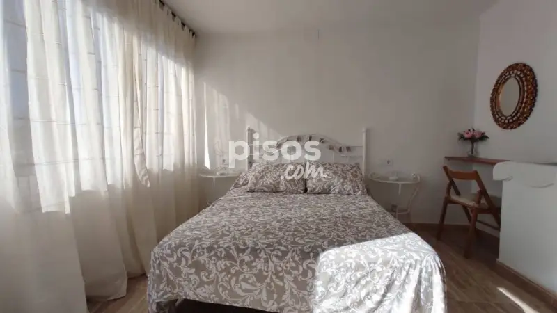Casa adosada en Sant Jordi con 4 habitaciones y ascensor