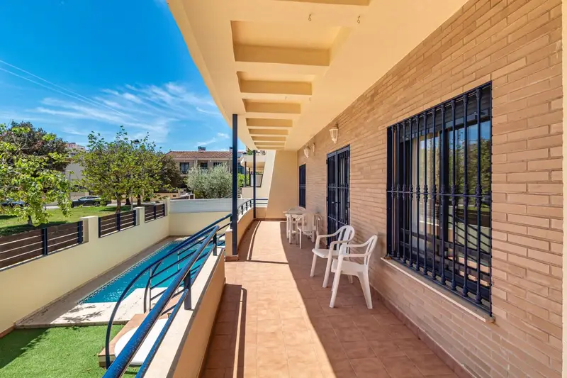 Chalet en Benicassim con Piscina y Garaje Doble