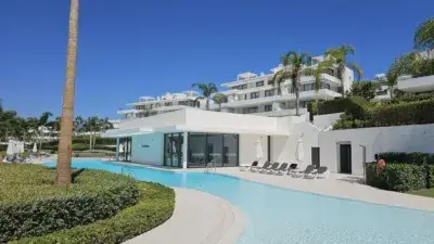 Ático Dúplex de Lujo en Atalaya con Vistas al Golf