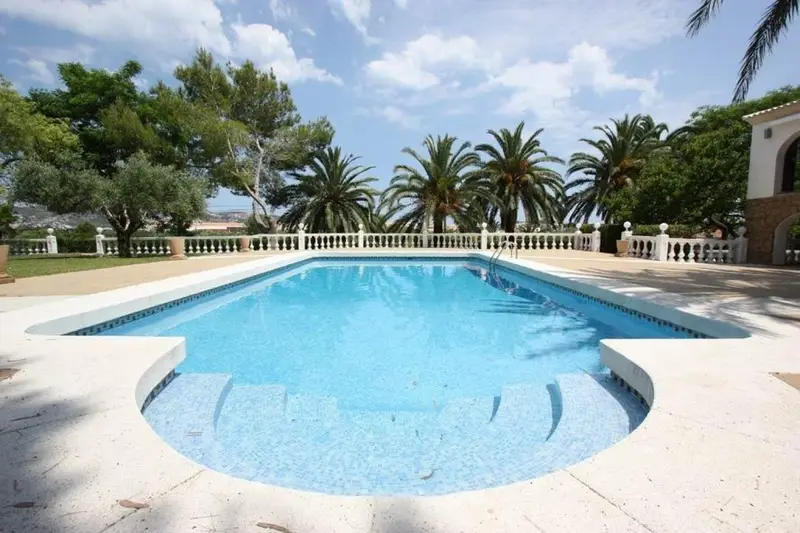 Chalet en Jávea con Piscina y Terraza 6 Dormitorios 6 Baños