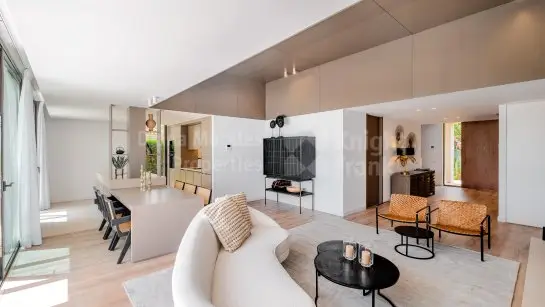 Villa Moderna en El Paraiso Alto 4 Dormitorios Piscina Infinita Vistas al Mar