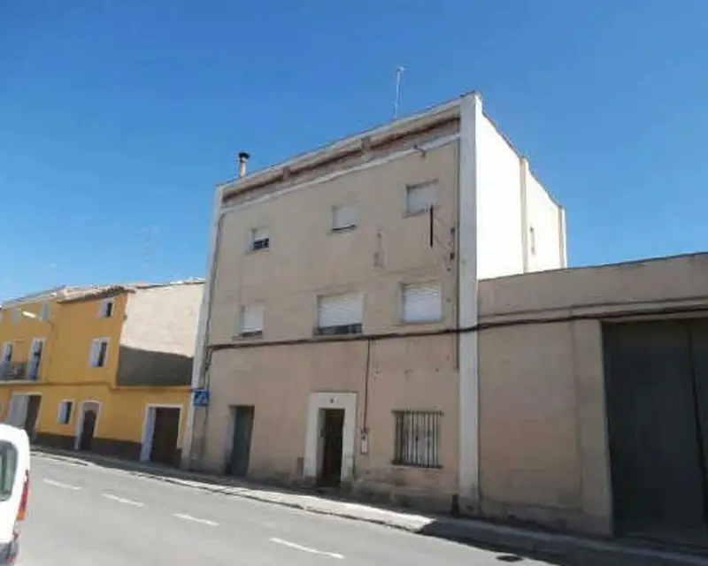Adosado 525m2 en Albalate de Cinca