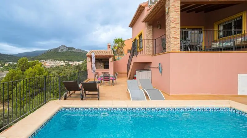 Villa en Orba con Vistas al Mar y Piscina