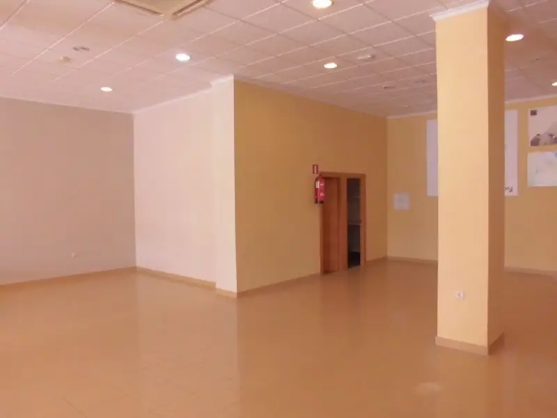 Venta Local Comercial Calpe Pueblo Reformado 200m2
