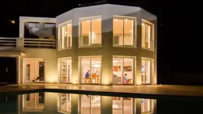 Villa de Lujo en Venta La Mairena 3 Dormitorios 4 Baños