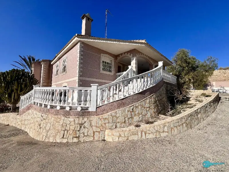 Chalet con Piscina en Aspe 4 Dormitorios 2 Baños