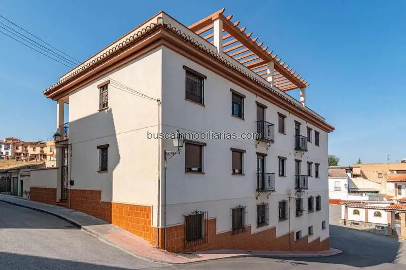 Piso en Venta La Zubia: 2 Dormitorios, Patio y Garaje Incluidos