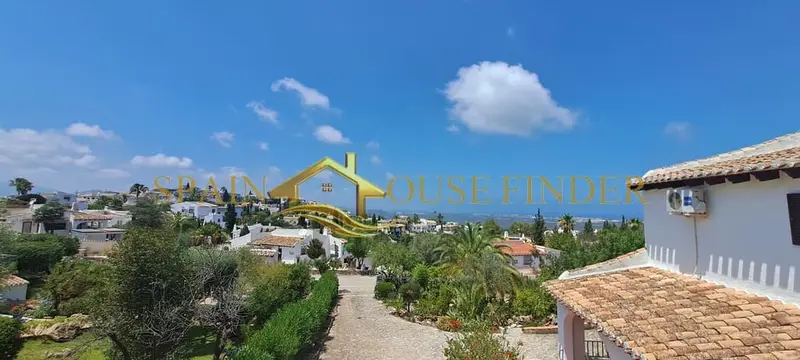 Chalet en Monte Pego con Piscina Privada y Vistas al Mar