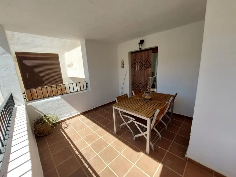 Apartamento con Terraza en Fondon Centro