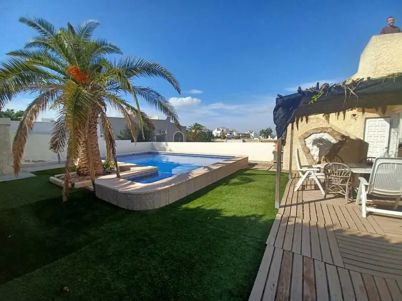 2 Cuarto Adosado en venta
Los Balcones, Alicante