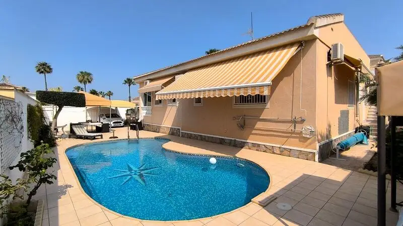 Villa en Venta Ciudad Quesada 3 Dormitorios Piscina Privada