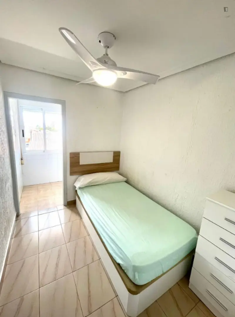 Habitacion individual con bano privado para estudiantes y trabajadores