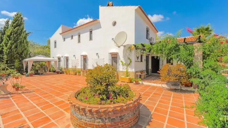 Casa de Campo con Piscina Cerca de Pizarra Malaga