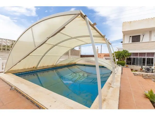 Villa de Lujo en Motril con Piscina y Arboles Frutales
