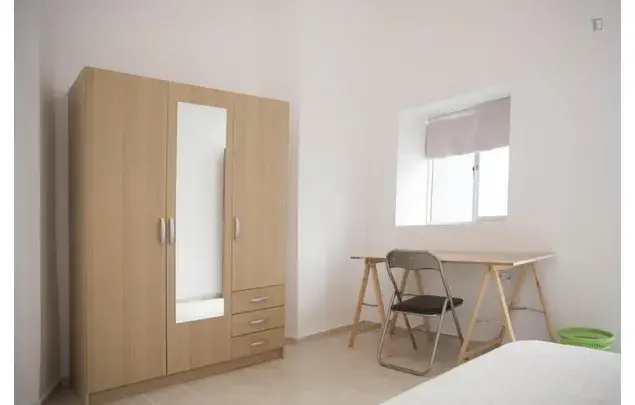 Apartamento 5 Dormitorios Cádiz Estudiantes Alquiler 3-24 Meses