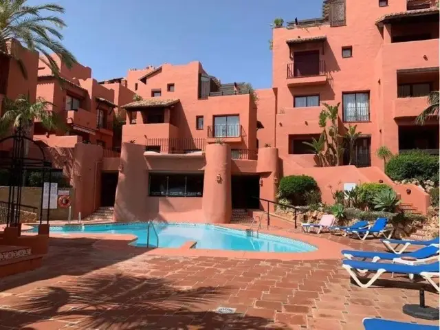 Apartamento 4 Dormitorios Elviria Playa Piscina Gimnasio